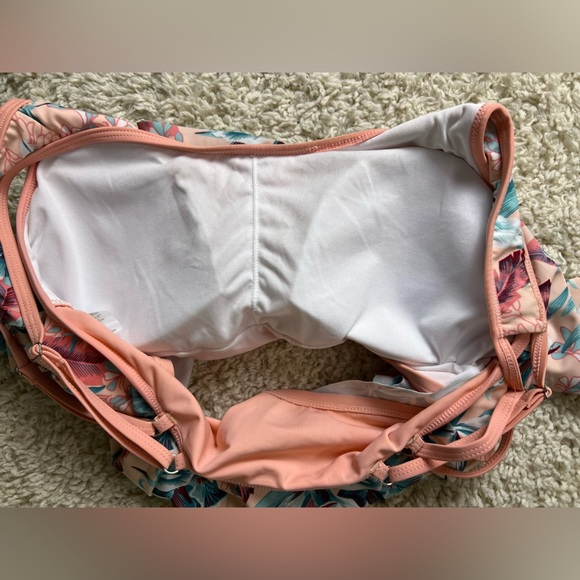 Women’s Large Floral Bikini Top GUC - Picture 3 of 6